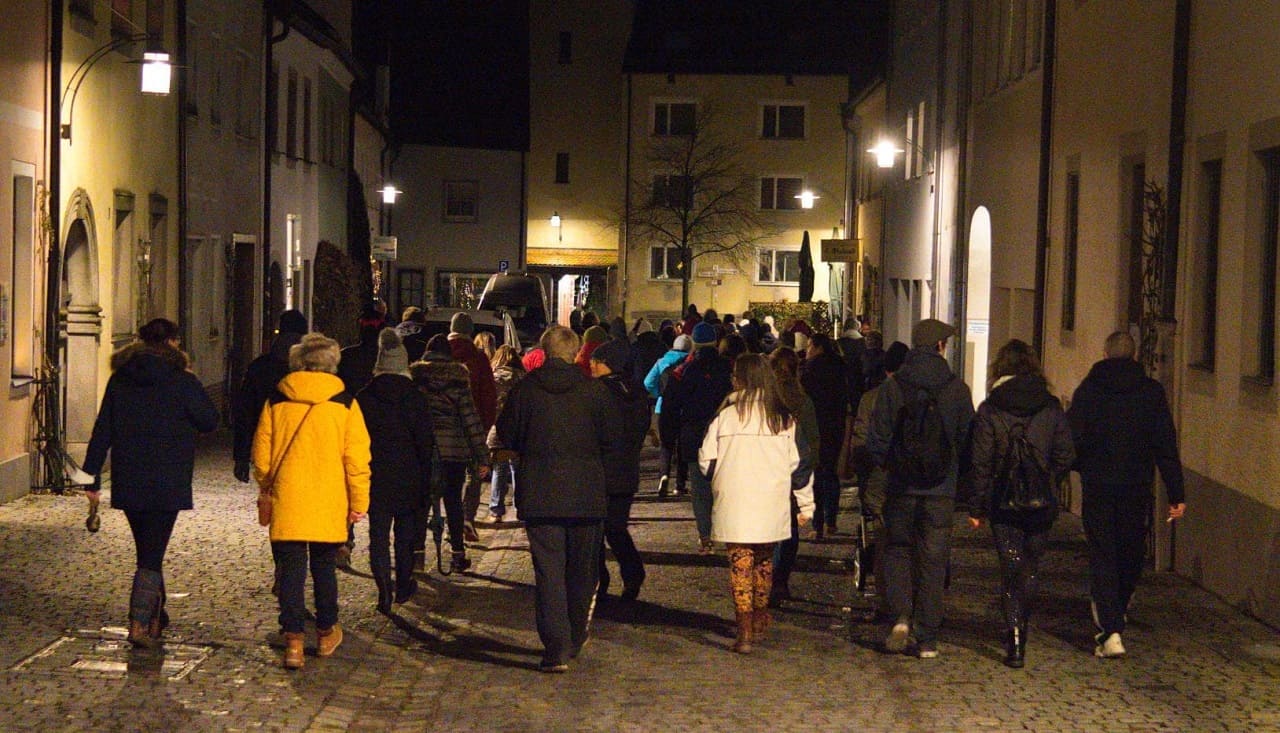 Spaziergaenge-Bewegungsdrang-Bewegungseinschraenkung-Bewegungsfreiheit-Bewegungsverbot-Buergerbekaempfung-Kritisches-Netzwerk-Staatsgefaehrdung-Selbstdenker