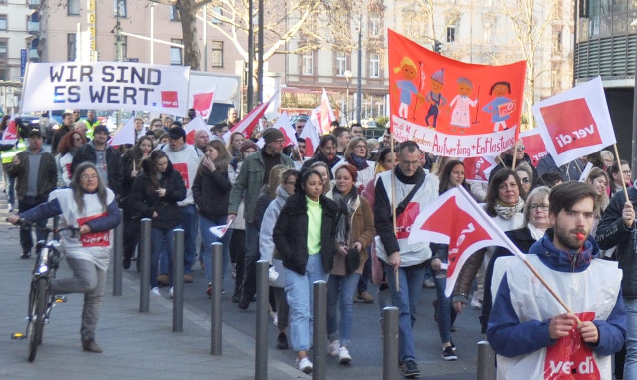 Streiks_Verdi_GEW_Lehrkraeftemangel_Gewerkschaft_Erziehung_Wissenschaft_Warnstreiks_Schulsanierung_Arbeitsdruck_Arbeitsstress_Ausbeutung_Kritisches_Netzwerk_Arbeiterklasse_Tarifstreik