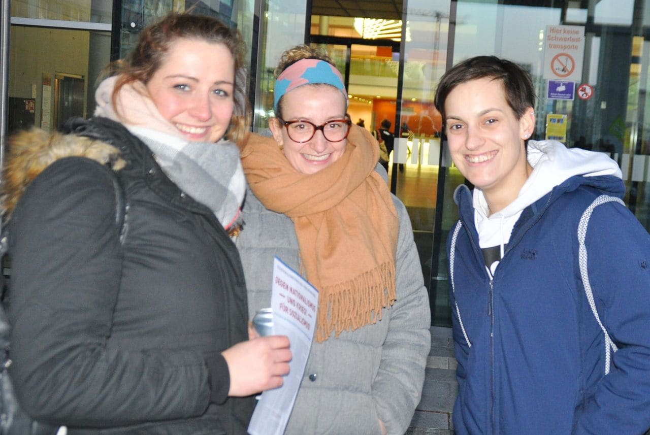 Streiks_Verdi_Pflegekraefte_Pflegekraeftemangel_Pflegenotstand_Pflegepersonal_Klinikpersonal_Pflegequalitaet_Warnstreik_Arbeitsbedingungen_Arbeitsdruck_Arbeitsstress_Kritisches_Netzwerk