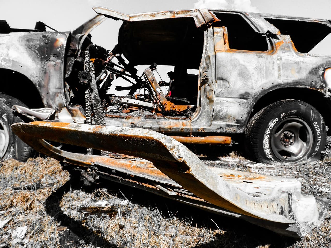 SUV-wrecked-Sport-Utility-SUVgate-Vehicle-Vehicles-Stadtgelaendewagen-Stadtpanzer-Spritfresser-Kritisches-Netzwerk-KFZ-Steuer-Climagate-Klimagate-Porsche-Cayenne-Klimakiller