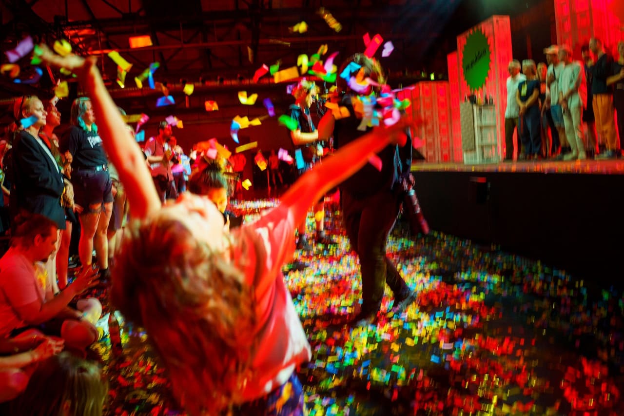 Tanzen_Tarantella_Tanzopfer_Tanzwut_Tarantismus_wer_aus_der_Reihe_tanzt_Massensuggestion_Erschoepfung_Kritisches-Netzwerk