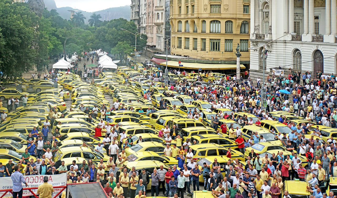  Taxi-Taxifahrerprotest-Demonistration-complaints-against-Uber-Kritisches-Netzwerk-Wettbewerbsvorteile-Wettbewerbsverzerrung-Online-Vermittlungsdienste-BOLT-Lyft