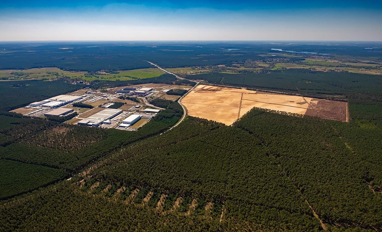 Tesla-Gigafactory-Berlin-Brandenburg-Freienbrink-Gruenheide-Elon-Musk-Kritisches-Netzwerk-Elektroautos-Elektrofahrzeuge-Elektromobilitaet-Rodungen-Rodungsarbeiten