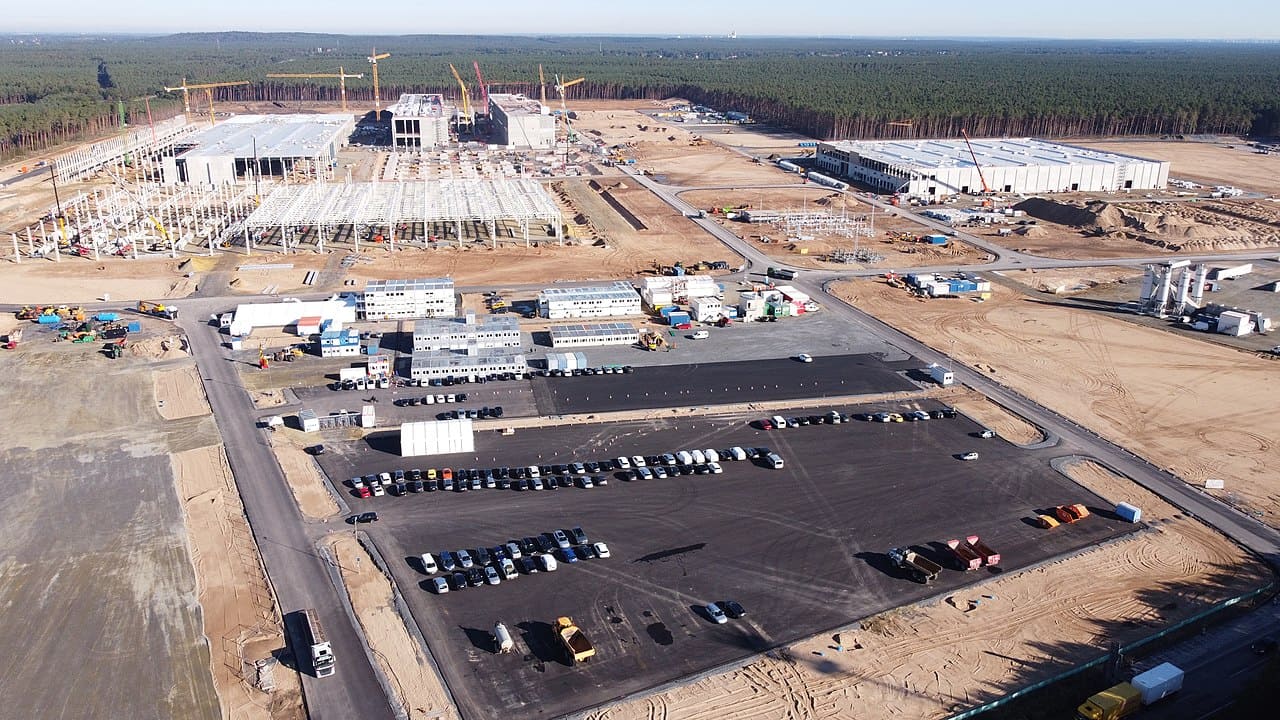 Tesla-Gigafactory-Brandenburg-Freienbrink-Gruenheide-Elon-Musk-Batteriefabrik-Kritisches-Netzwerk-Elektroautos-Elektrofahrzeuge-Elektromobilitaet-Waldrodung