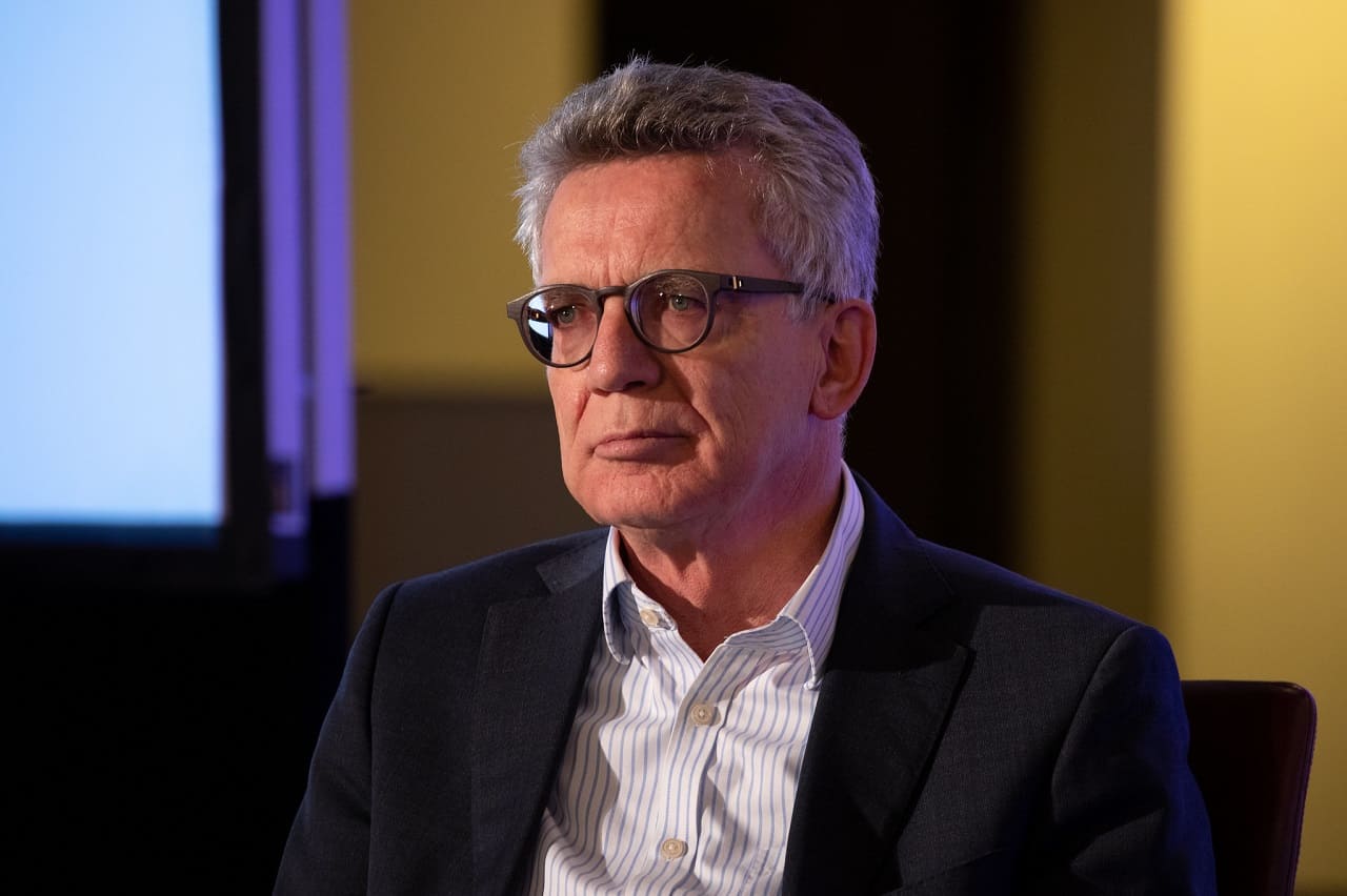 Thomas-de-Maiziere-CDU-Nebeneinkuenfte-Vorstandsvorsitzender-Deutsche-Telekom-Stiftung-Stiftung-Drehtuer-Effekt-Kritisches-Netzwerk-Lobbyismus-Insiderwissen 