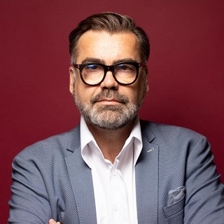 Tom_Lausen_Datenanalyst_Programmierer_Intensivbetten_Intensivbettenbetrug_Intensivbettenluege_Intensivbettenbelegung_Intensivbettenauslastung_Kritisches-Netzwerk