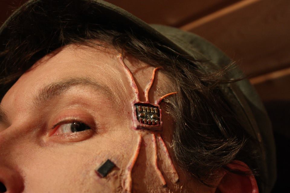 Transhumanismus_Uebermenschen_Menschmaschine_Mischwesen_Transhumanisten_Cyborg_Cyborgisierung_Entmenschlichung_Kuenstliche_Intelligenz_Harari_Kritisches-Netzwerk