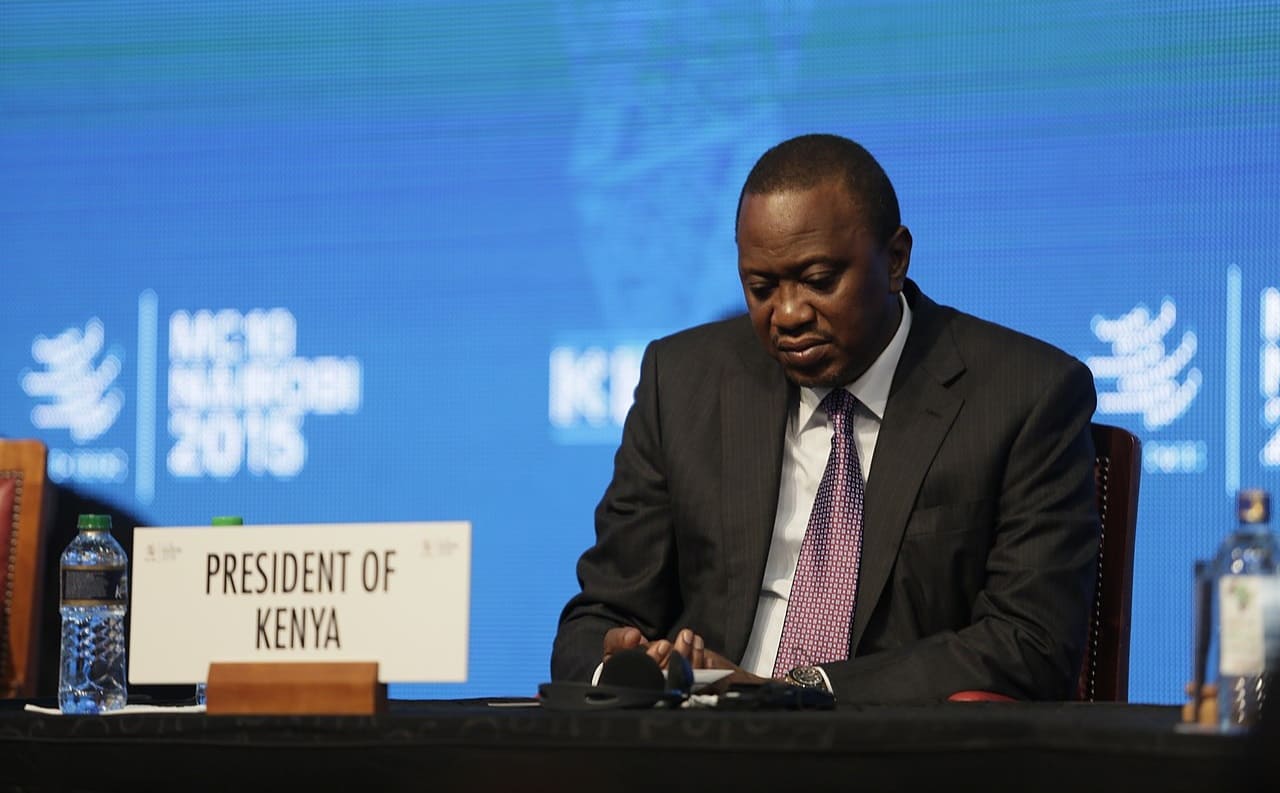 Uhuru-Muigai-Kenyatta-Kenia-Kenya-Nairobi-Mombasa-Nakuru-Ruiru-Eldoret-Kritisches-Netzwerk-Plastiksackverbot-Plastikverbrauch-Plastikvermeidung-Müllimporte-Plastikmuell