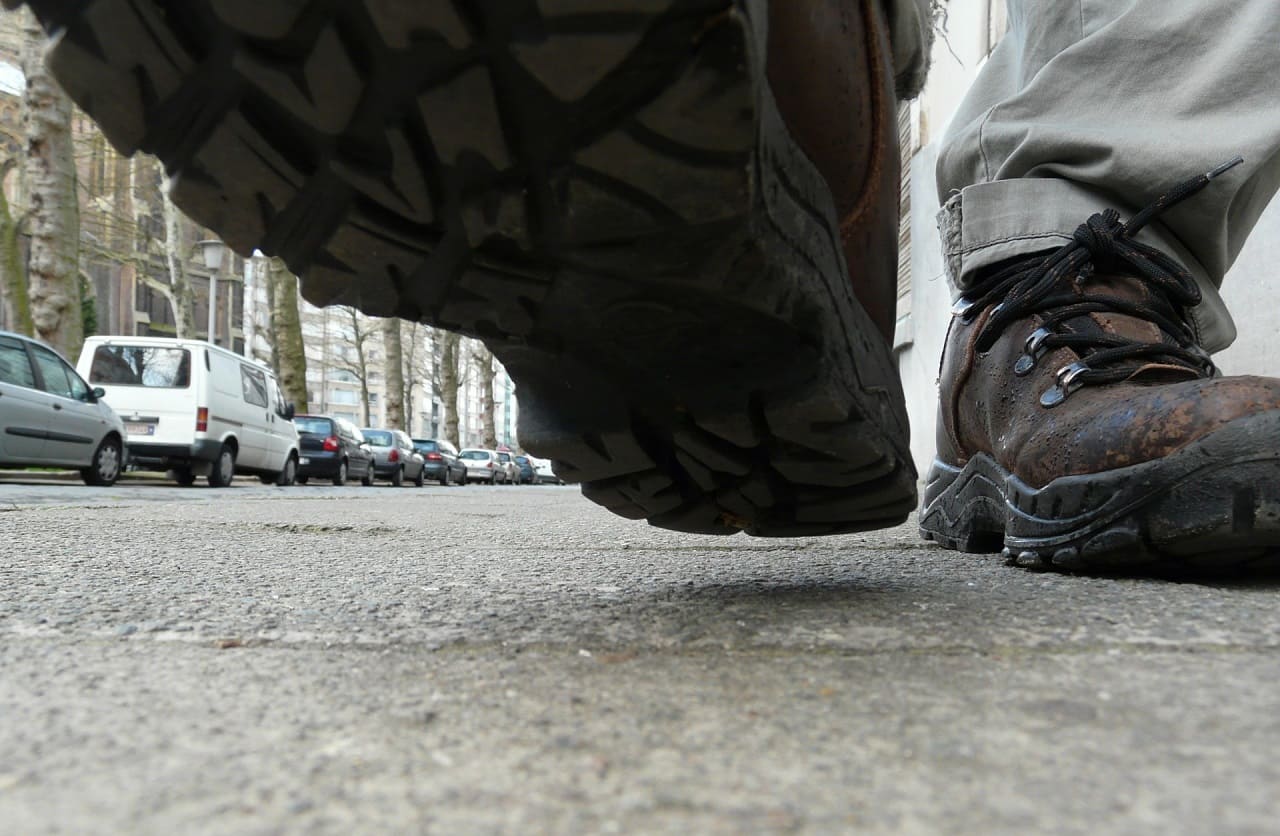 Untertan-Unterdrueckung-nach-unten-treten-trampeld-underfoot-Usurpation-Usurpator-Kritisches-Netzwerk-Fremdbestimmung-Unterwuerfigkeit-Kadavergehorsam-Gehorsam