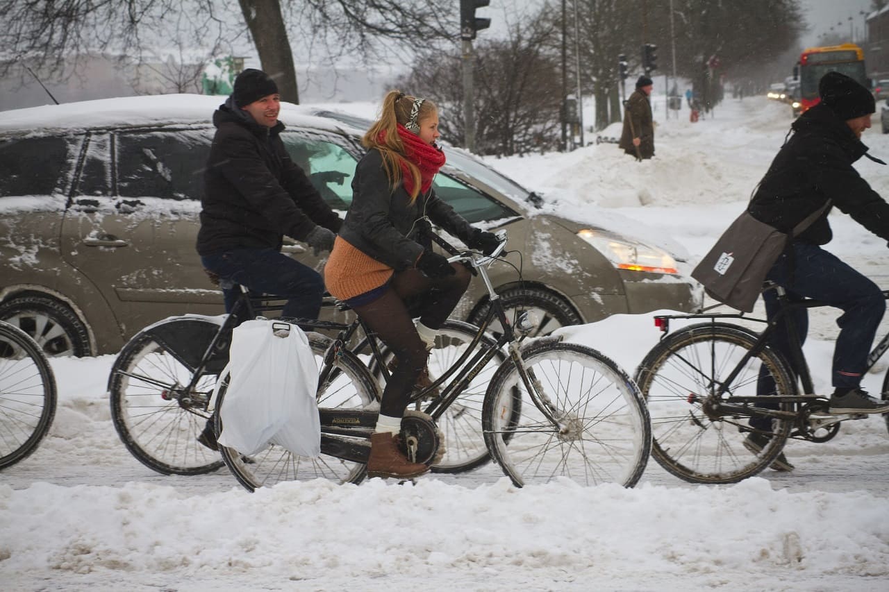 Velorouten-Velostreifen-Veloverkehr-Velowege-Fahrradwege-Radfahrwege-Radwege-Kritisches-Netzwerk-Radwegeinfrastruktur-Winterradfahrer-Alltagsradler