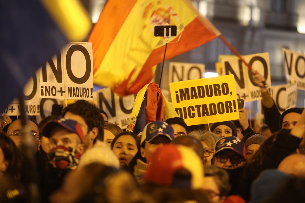 Venezuela_Nicolas_Maduro_Moros_Dictador_Diktator_Boliburguesia_Korruption_Nepotismus_Vetternwirtschaft_democracia_Bolivarische_Republik_Kritisches_Netzwerk_Oligarchie_Vorteilsbeschaffung