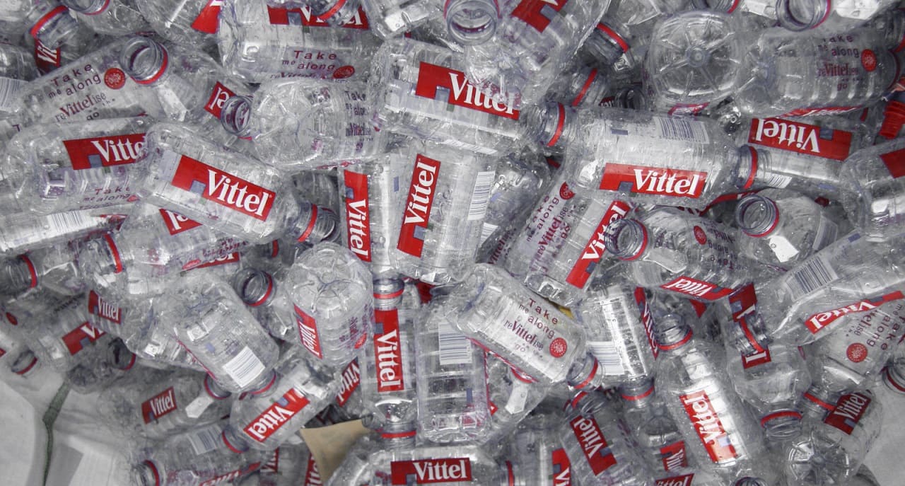 Vittel-Plastikflaschenmuell-Plastikmuell-PET-Flaschenmuell-Kunststoffmuell-illegale-Kunststoffdeponie-Plastikmuelldeponie-Kritisches-Netzwerk-Nestle-Waters-France