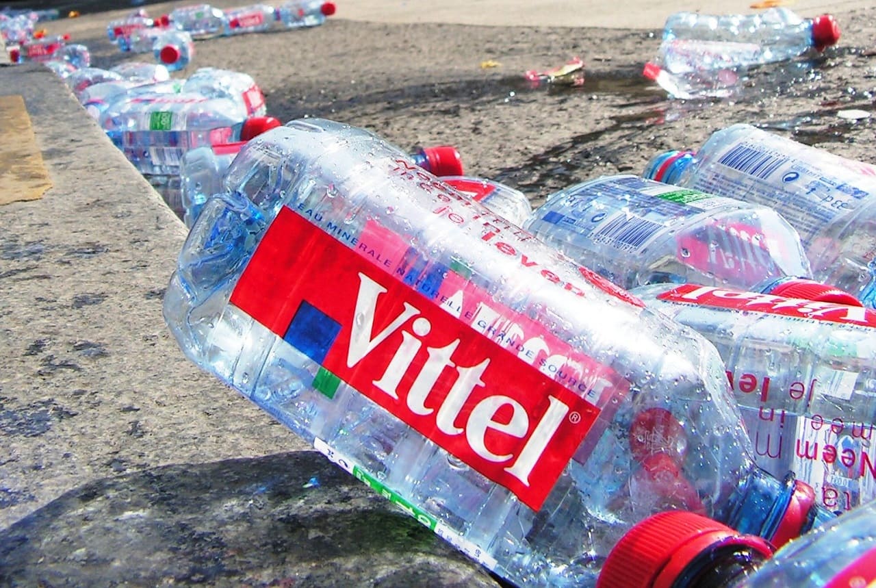 Vittel-Plastikmuell-Plastikflaschenmuell-Flaschenmuell-Kunststoffabfall-Kunststoffdeponie-Plastikmuelldeponien-Kritisches-Netzwerk-Umweltvergehen-Nestle-Waters-France