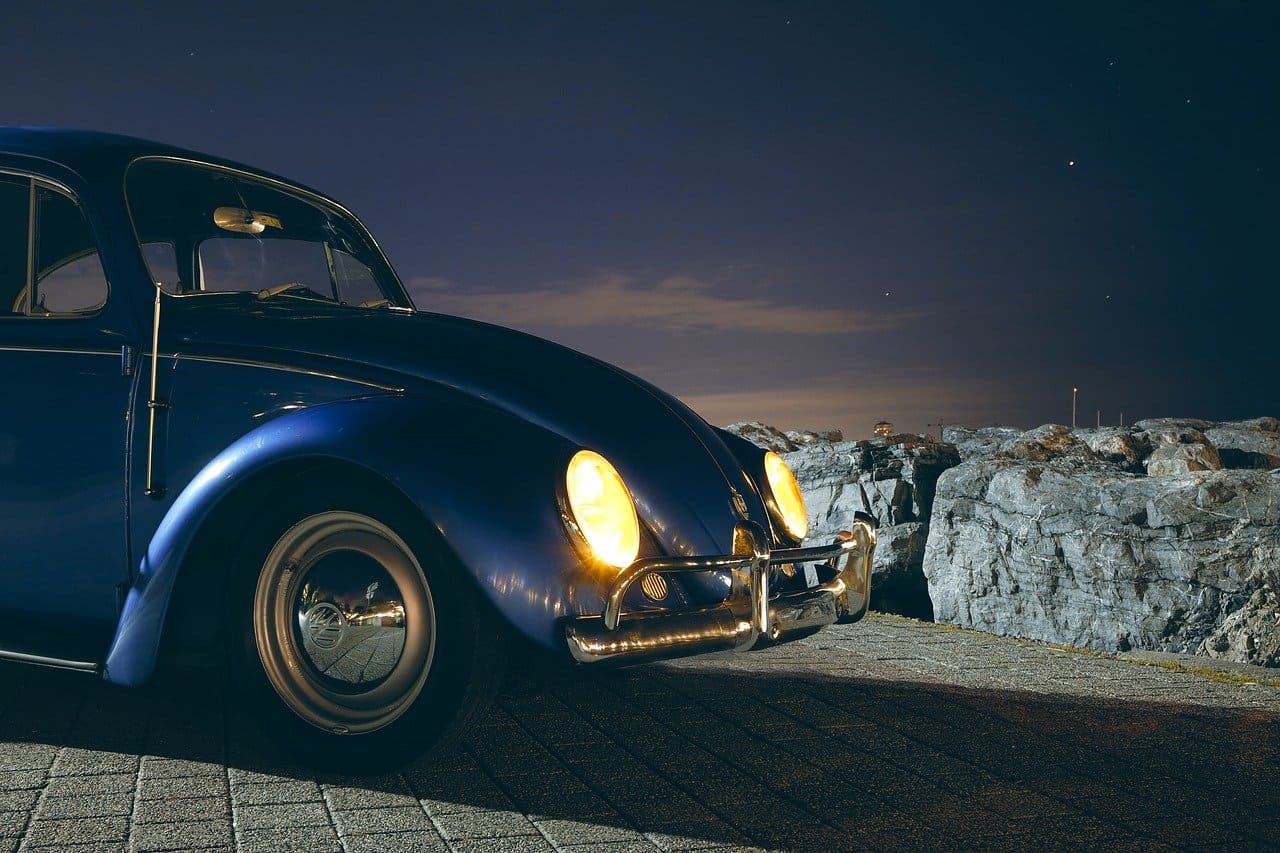 Volkswagen-Kaefer-Autoklassiker-Beetle-Bug-Boxermotor-Heckantrieb-Kritisches-Netzwerk-Autolobby-Kever-Coccinelle-Wirtschaftswunder-Autoland-Ovali-Brezelkaefer