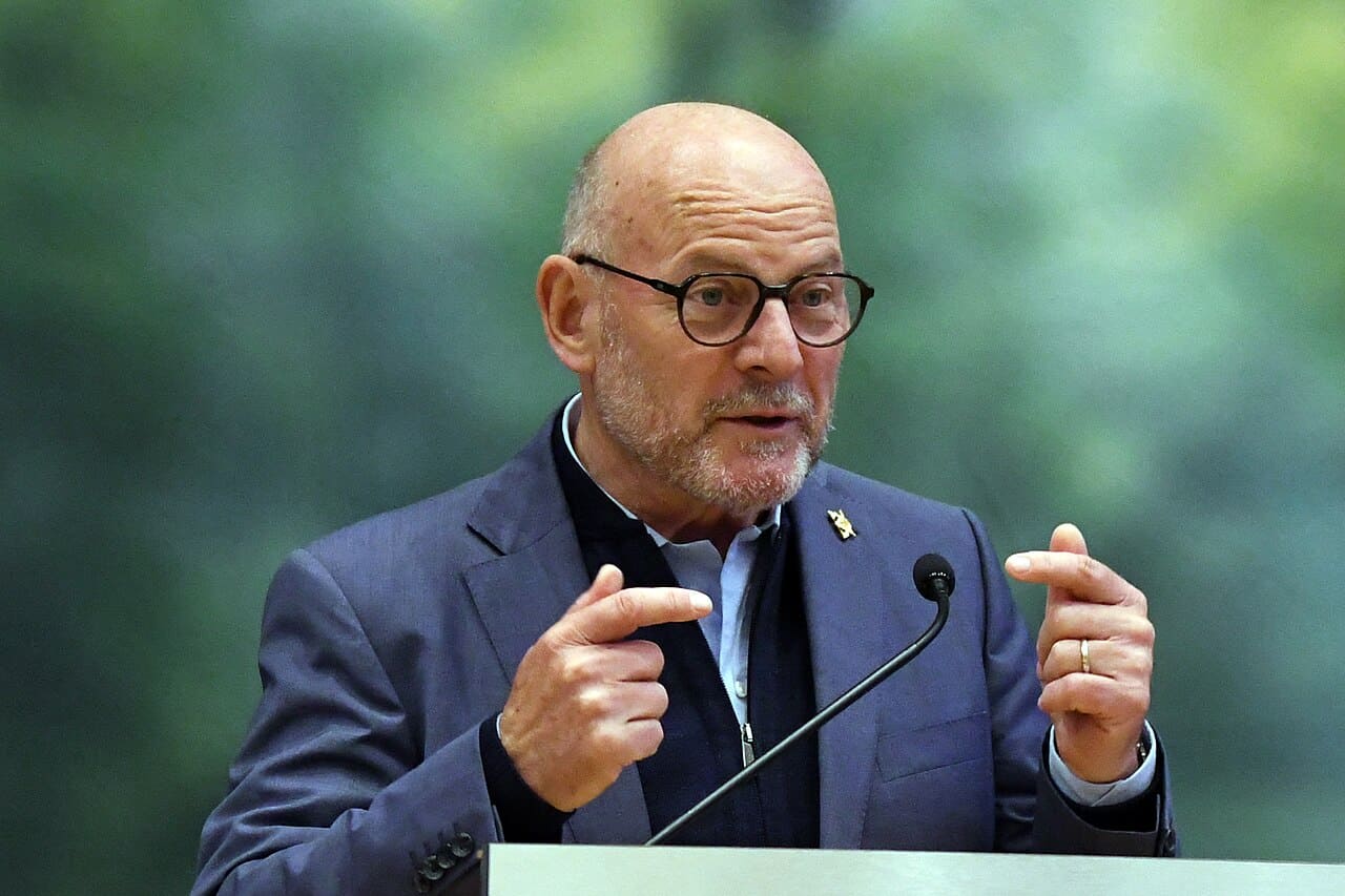 Winfried_Hermann_Winne_Buendnis_90_Die_Gruenen_Verkehrsminister_Gruengenossen_Klimasekte_Oekosekte_Endzeitsekte_Gruenomanie_Fahrradfahren_Kritisches-Netzwerk