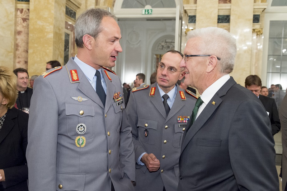winfried_kretschmann_bundeswehr_bundeswehreinsatz_polizeistaat_buendnis90_die_gruenen_stuttgart_21_laiz_klientelpolitik_militarismus_lobbyismus_sigmaringen_kritisches_netzwerk.jpg