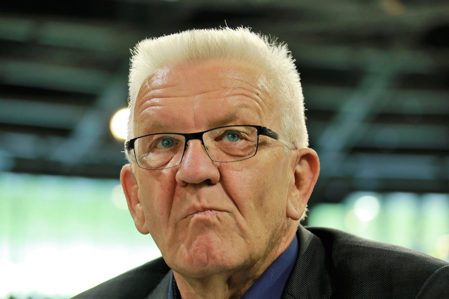 winfried_kretschmann_die_gruenen_buendnis_90_kommunistischer_bund_westdeutschland_fahrverbote_abgasskandal_dieselgate_kritisches_netzwerk_laiz_sigmaringen_digitalisierung.jpg