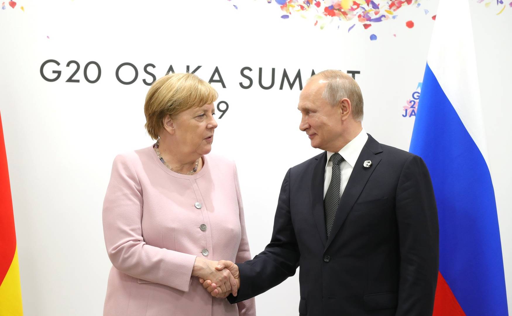Wladimir-Vladimir-Putin-Federal-Chancellor-Angela-Merkel-Kritisches-Netzwerk-Zustrom-von-Migranten-Migration-Migrationspolitik-Migrationsproblem-Multikulturalismus