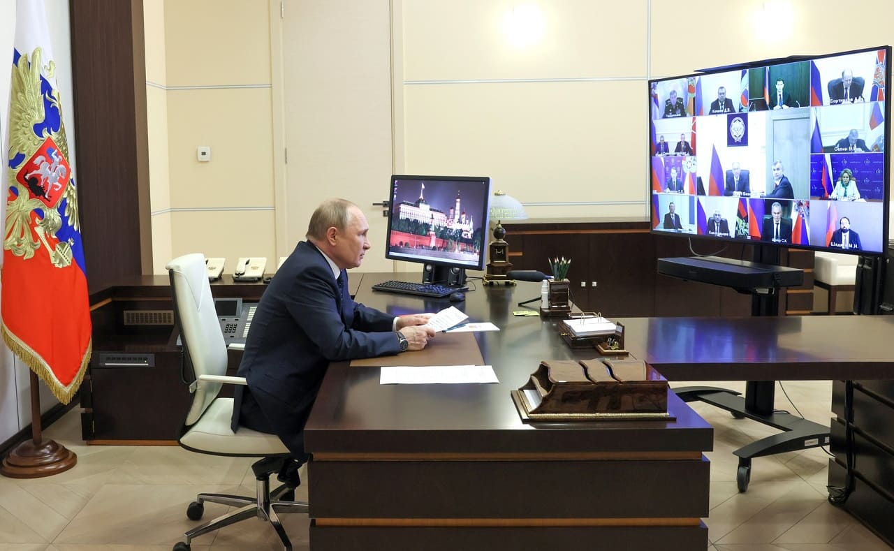 Wladmir-Putin-Zentralismus-Machtgefuege-Patriotismus-Russland-Russia-Vielvoelkerkultur-Vielvoelkerraum-Vielvoelkerreich-KGBtschik-Vielvoelkerstruktur-Kritisches-Netzwerk