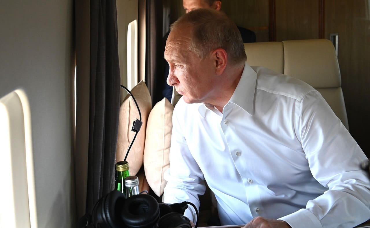 Wladmir-Putin-Zentralismus-Patriotismus-Machtgefuege-Modernisierer-Antikommunist-Neoliberaler-Russland-Russische-Foederation-Foederalismus-KGBtschik-Kritisches-Netzwerk