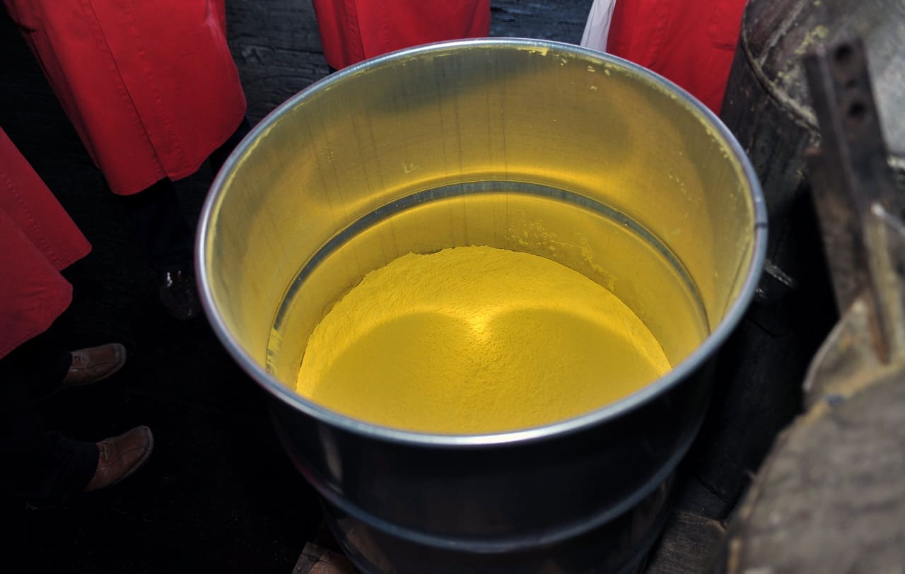 Yellowcake-Gelbkuchen-gelber Kuchen-Uran-Uranatlas-Uranium-Uranerz-Uranoxide-Brennelemente-Kritisches-Netzwerk-Navajo-Verstrahlung-Uranabbau-Uranbergbau