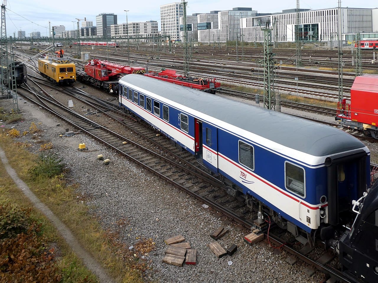 Zugentgleisung-Hilfszug-Schienennetz-Schienenpersonennahverkehr-Hackerbruecke-Kritisches-Netzwerk-Weichenstellantrieb-Deutsche-Bahn-Bayerische-Oberlandbahn