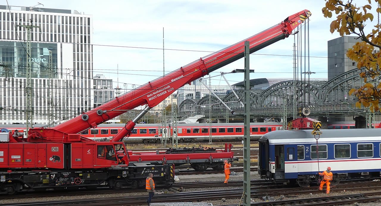 Zugentgleisung-Schienendrehkran-Gleisvorfeld-Hackerbruecke-Entgleisung-Gleisanlagen-Muenchner-Hauptbahnhof-Kritisches-Netzwerk-Deutsche-Bahn-AG-Bundesbahn
